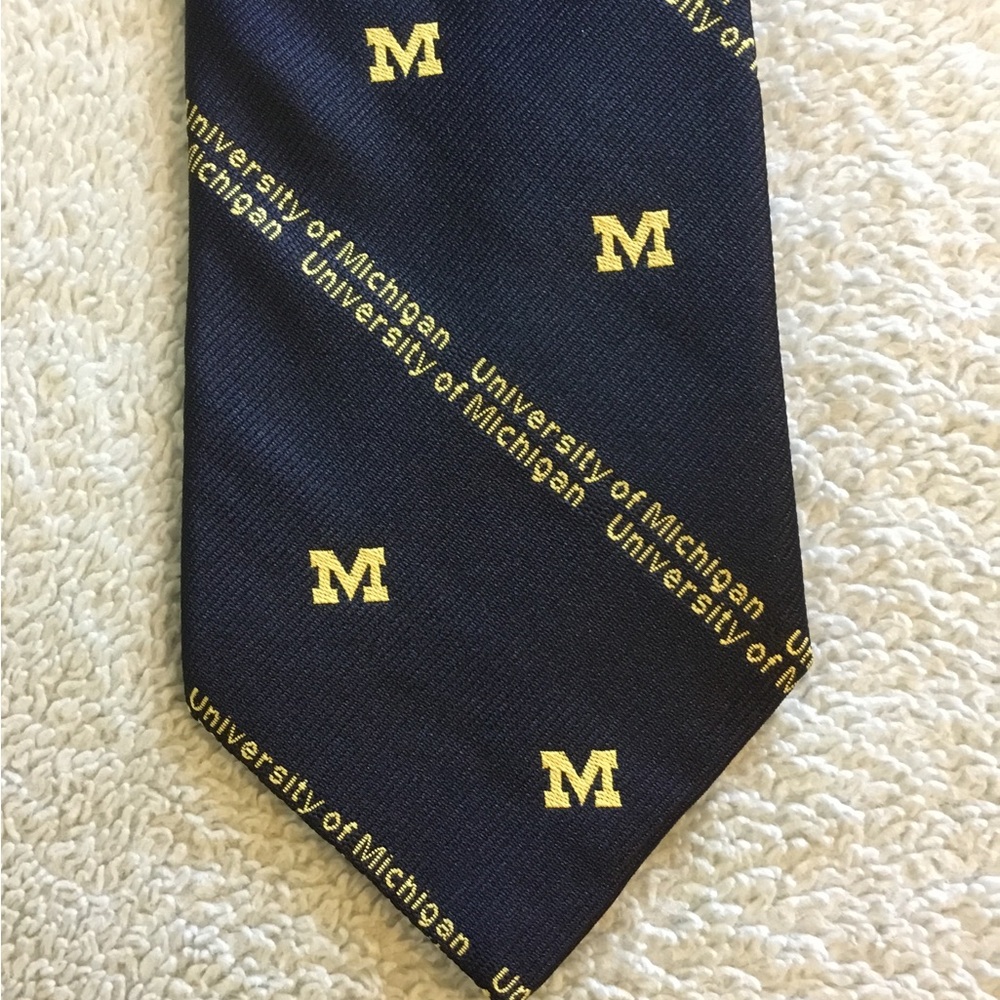 UNIVERSITY of MICHIGAN Necktie  56” long. Like new